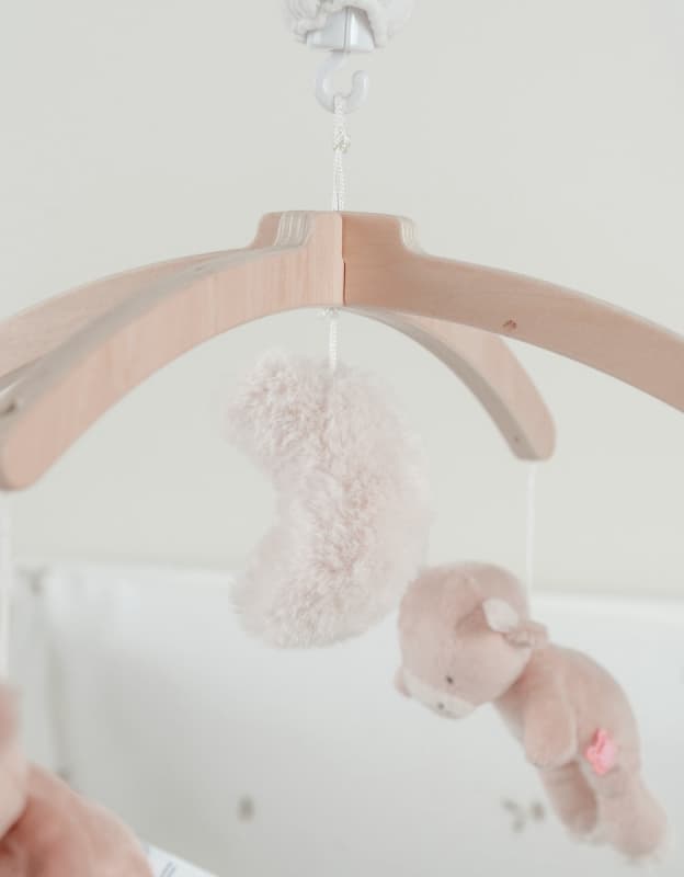 Mobile Musical Bras en Bois, fluffy orso lily noukie's permanent — vue 3 sur 5