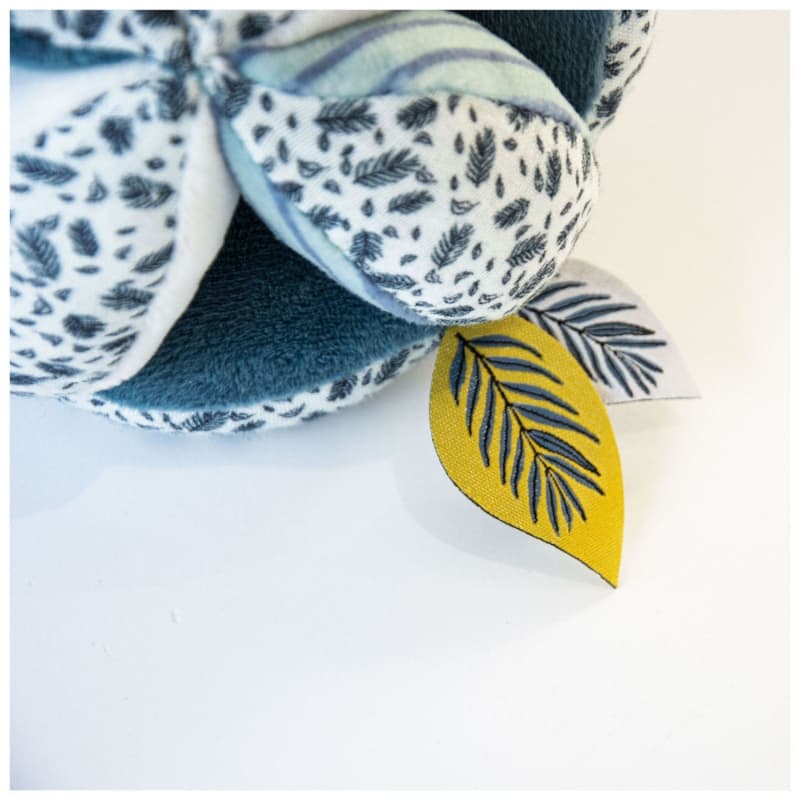 Yoca le Koala - Balles Sensorielles avec Hochet, bleu 15cm doudou sensoriel doudou et compagnie a-24 h-24 — vue 4 sur 4