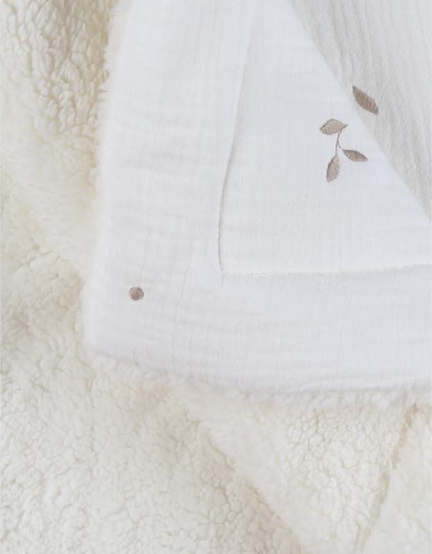Couverture Gaze de Coton Bio Brodee & Sherpa, 75x100cm fluffy, orso & lily noukie's — vue 5 sur 6