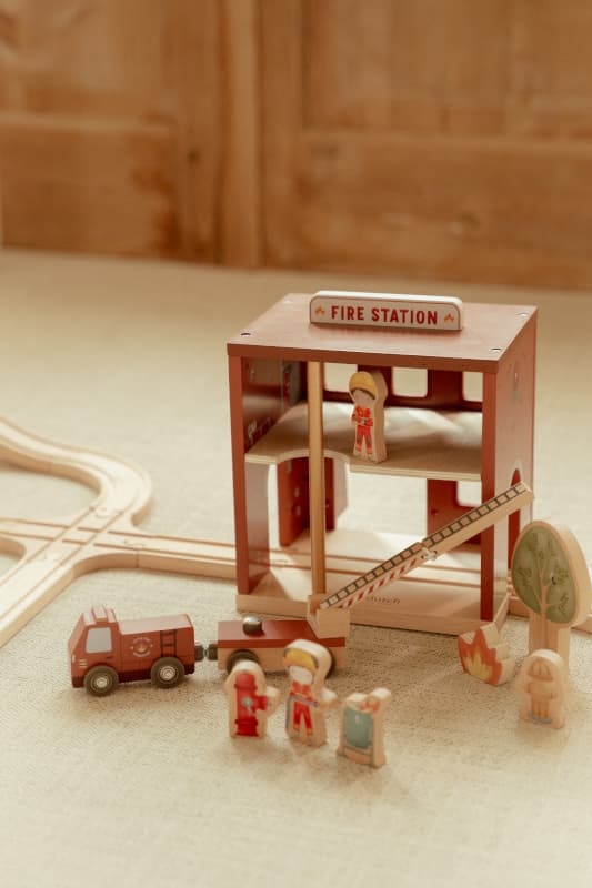Caserne de Pompiers en Bois Fsc, little dutch — vue 4 sur 6