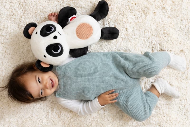 Peluche Snuggly Buddy Panda B&w Decor, tiny love — vue 10 sur 11