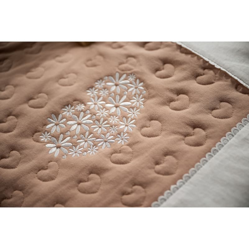 Tapis d'Eveil, 100x100cm petit coeur sauthon 25/02 — vue 1 sur 3