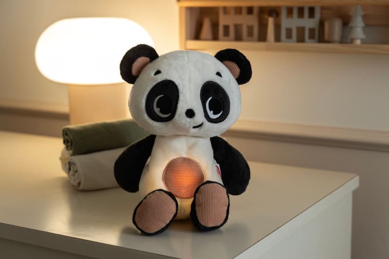 Peluche Snuggly Buddy Panda B&w Decor, tiny love — vue 4 sur 6