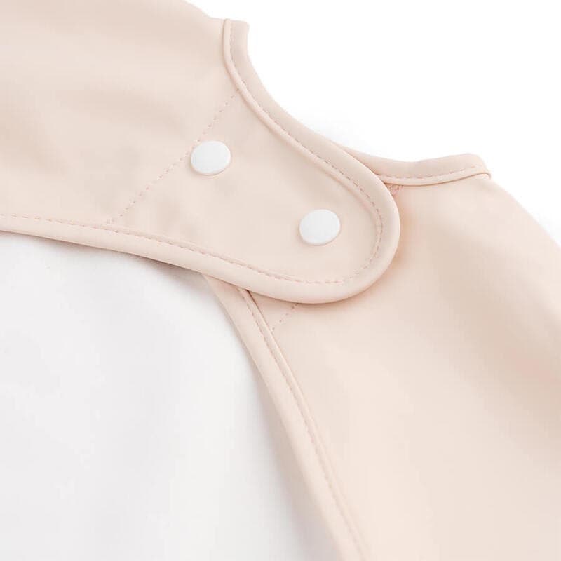 Bavoir Manches avec Poche Ozzo, rose done by deer 2022-02 — vue 1 sur 3