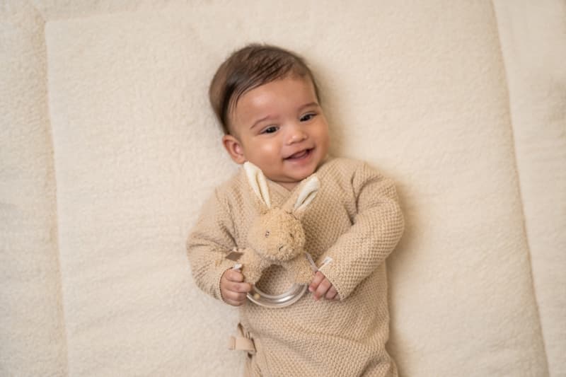 Anneau Hochet Lapin, blanc beige 0m+ baby bunny little dutch 05-24 — vue 4 sur 8