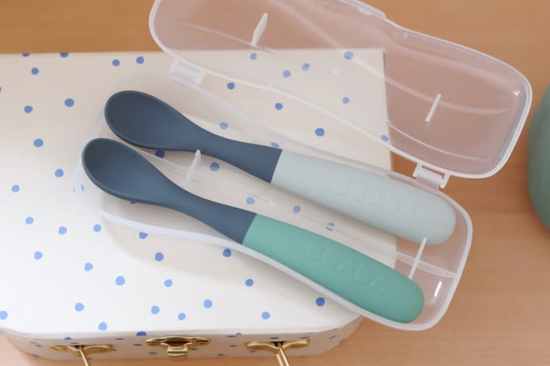 Cuilleres Silicone X2, bi-ton mineral sage green 1er age beaba — vue 2 sur 6