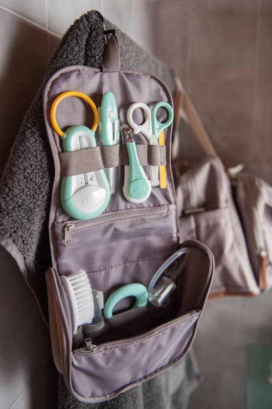 Trousse de Toilette a Suspendre 9 Accessoires, beaba — vue 4 sur 4