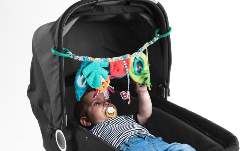 Georges en Promenade, multicolore h-17 — vue 3 sur 3