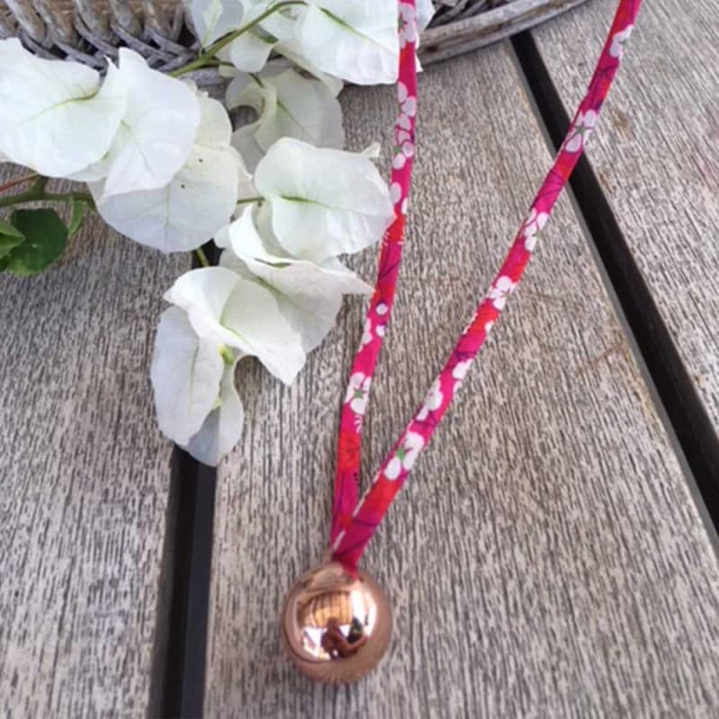 Accessoires Bolas, u cordon fleurs rouge et cordon lurex argent perma — vue 2 sur 2