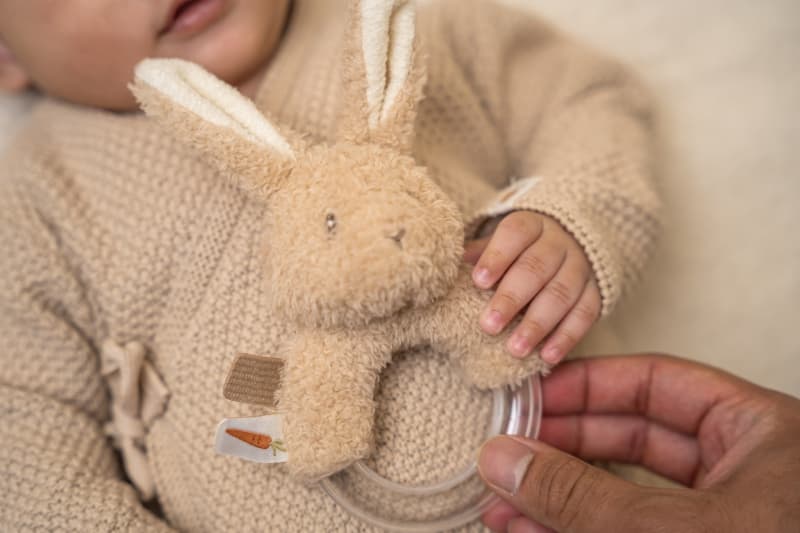Anneau Hochet Lapin, blanc beige 0m+ baby bunny little dutch 05-24 — vue 1 sur 8