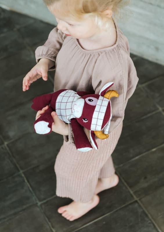 Rosalie Vache Peluche Caline, rosalie lilliputiens 2022 — vue 2 sur 3